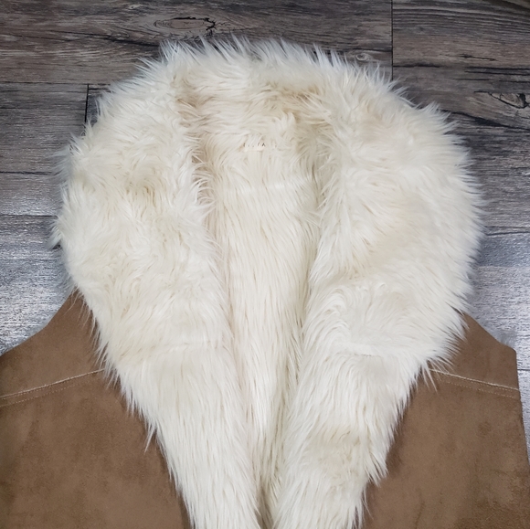 Lilya sherpa faux fur suede vest size large - Picture 6 of 12